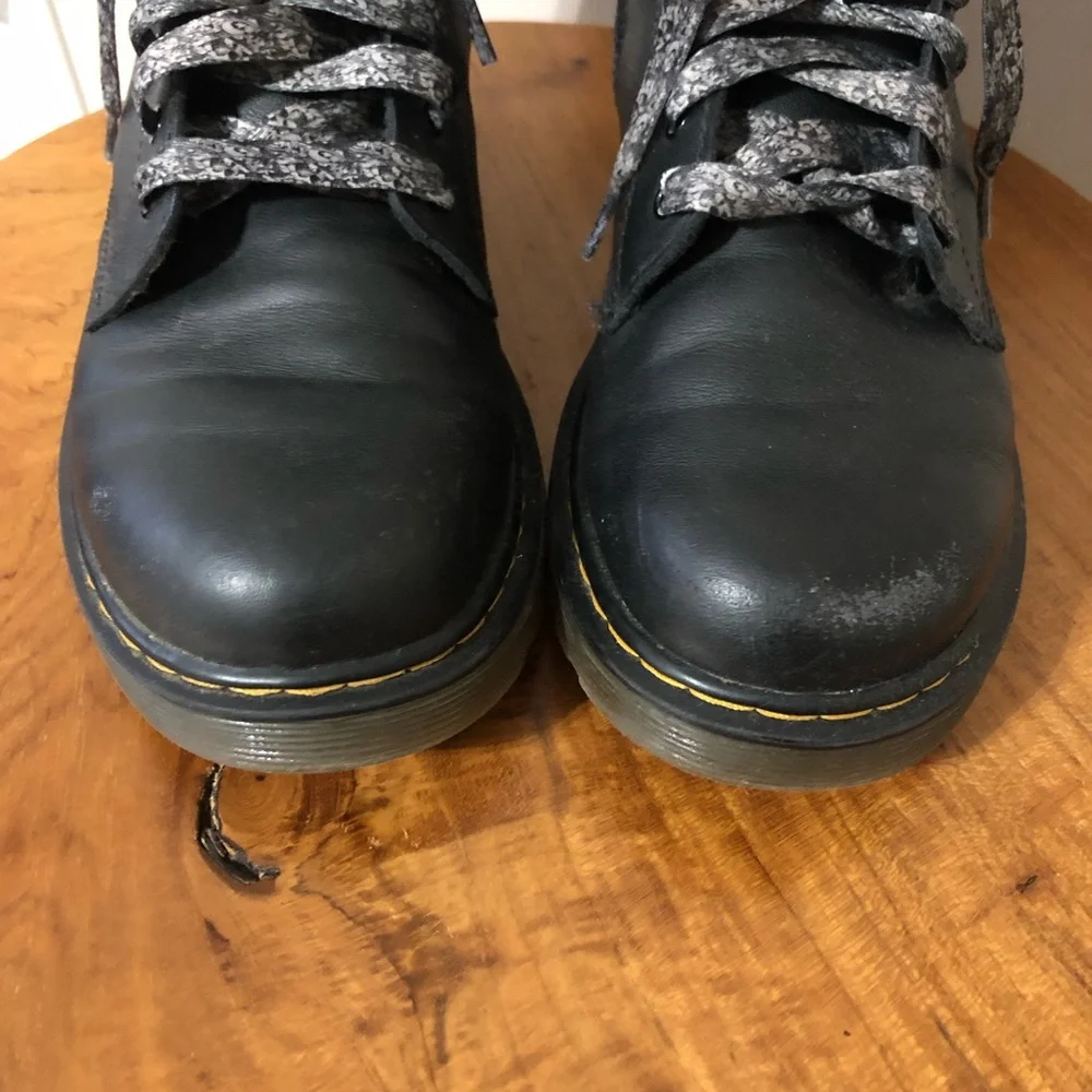 DR. MARTENS Kids Black Leather Ankle Boots • Sz 4 Unisex